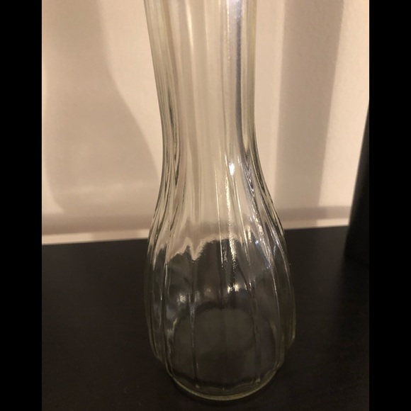 Classic! 🌹 Glass Flower Vase - Picture 4 of 8